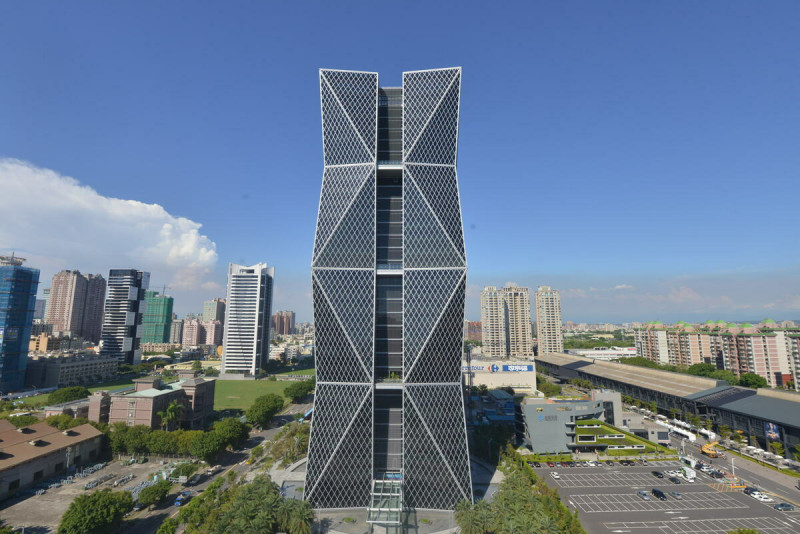 中鋼公司建造的集團總部大樓榮獲鑽石級綠建築標章。   圖：中鋼公司/提供