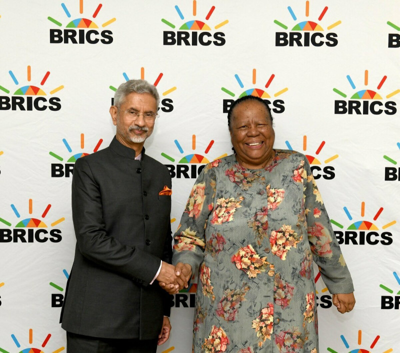 南非外長潘道爾（右）與印度外長（左）   圖：翻攝自潘道爾推特