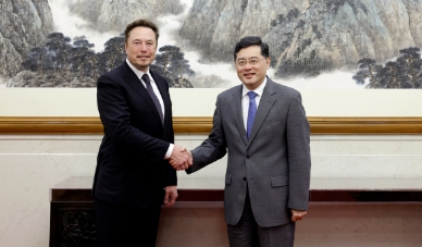 特斯拉執行長馬斯克在北京會晤中國外長秦剛。 圖 : 翻攝自中國外交部