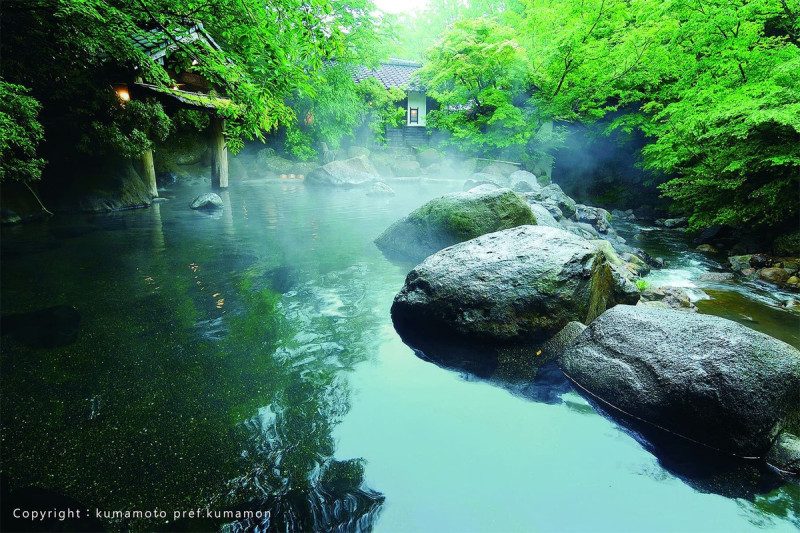 熊本當地國家級自然景觀及地方傳統文化豐富，融入大自然之中的「黑川溫泉」便是全球知名的日本溫泉之一。   圖：星宇航空／提供