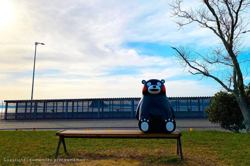 全日本最知名的地方吉祥物「熊本熊」，呆萌可愛的模樣在熊本隨處可見。   圖：星宇航空／提供