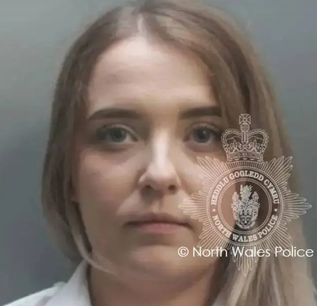 英國伯文監獄愛上囚犯的27歲女警加文。   圖 : 翻攝自北威爾士警局
