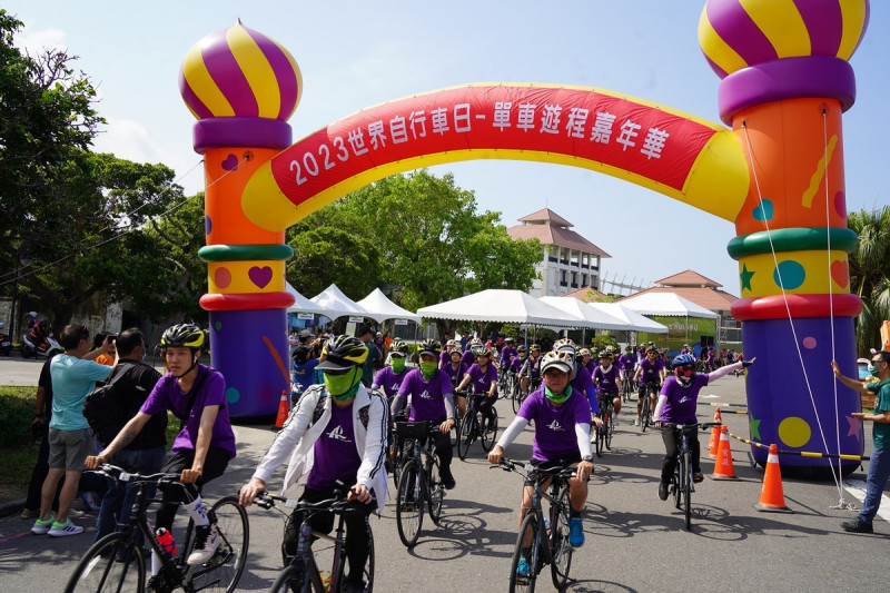 騎友以行動支持世界自行車日活動。   圖：屏東縣政府提供
