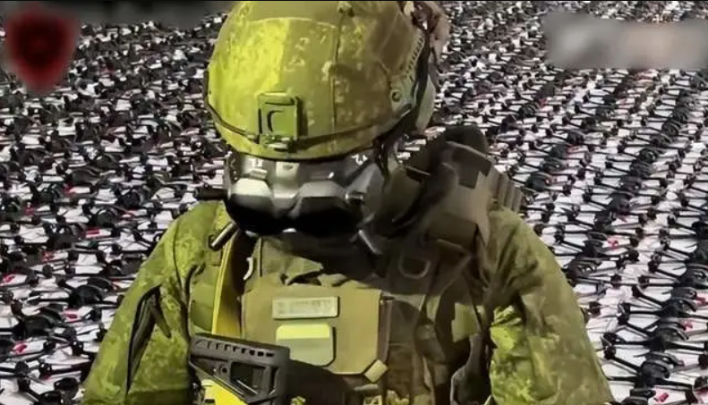 俄軍士兵佩戴 VR 眼鏡操作無人機。   圖：翻攝自藍星特快