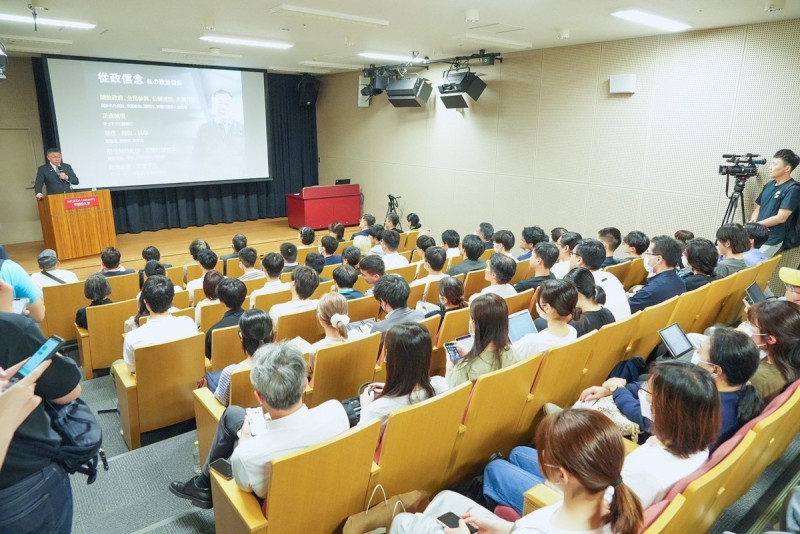 柯文哲今早出席早稻田大學演講，學生踴躍出席這場盛會。   民眾黨提供