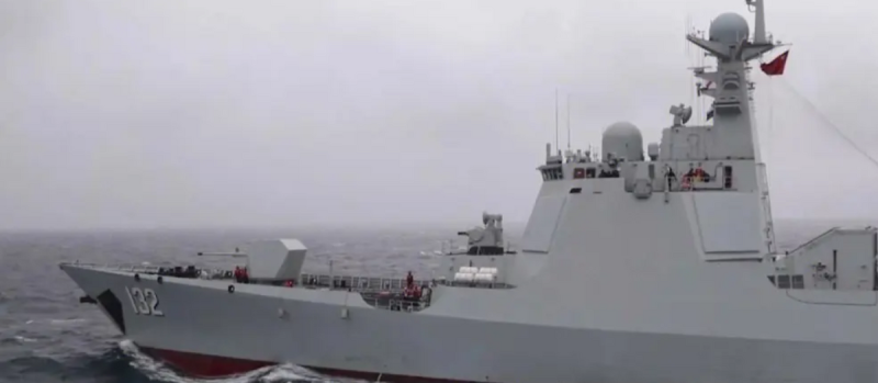 影片中的中國軍艦是 052DL 中華神盾驅逐艦蘇州艦。   圖：翻攝自軍武吐槽軍