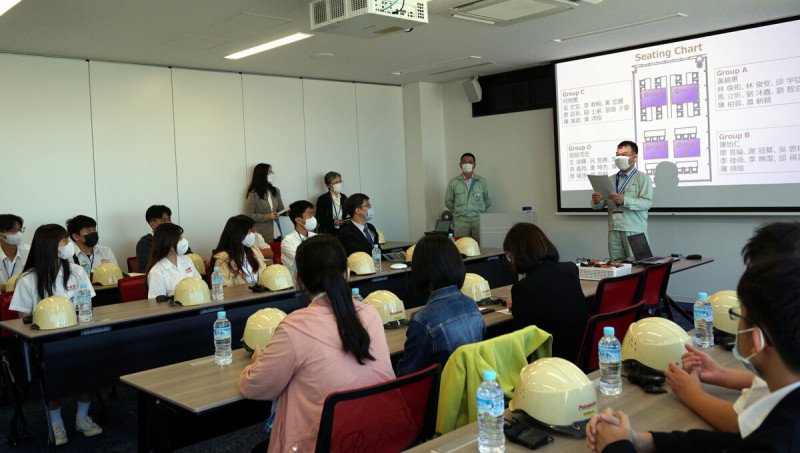 學生聽取日本公司簡報。   圖：林園高中提供