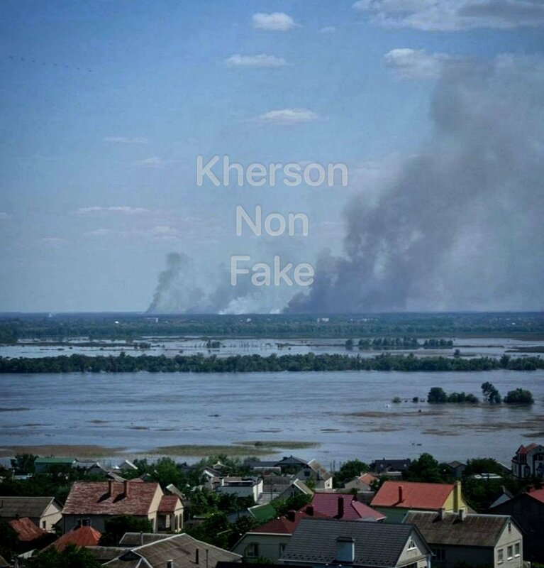 在卡科夫卡大大霸遭炸毀毀，赫爾松大片地區遭淹沒，尤如兩軍之間的「無人區」。   圖：翻攝自「NOELREPORTS」推特