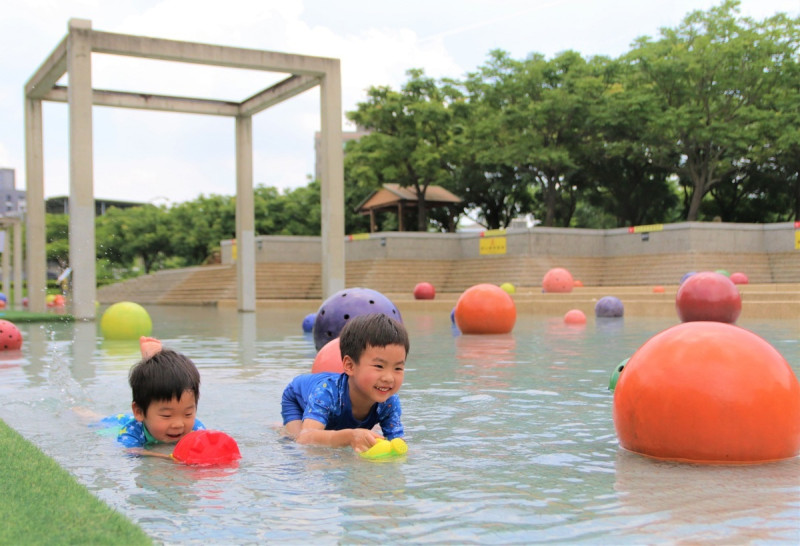 陶博館戲水池將於6月10日起免費開放至10月10日。   圖：鶯歌陶瓷博物館提供