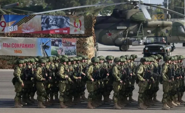 準備上俄烏戰場前線的俄軍士兵。   圖 : 翻攝自騰訊網/浩外同學