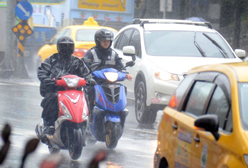 ▲下週開始，典型的梅雨鋒面（滯留鋒面）將帶來大雨或豪雨，預計端午節（6月22日）過後可能才會回歸穩定。（圖／資料畫面）   