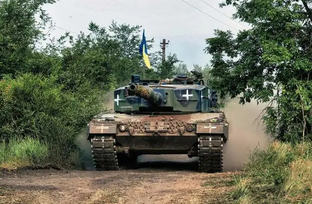 波蘭提供給烏克蘭的豹-2A4 主戰坦克。   圖 : 翻攝自秦蓁說