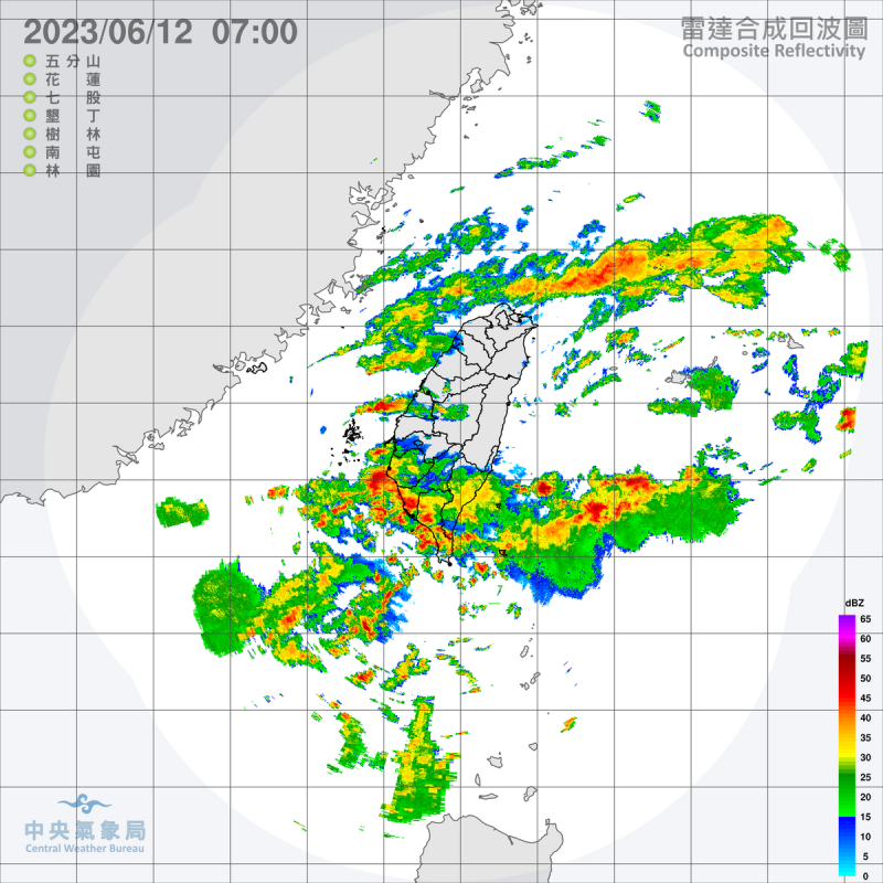 今天受到低壓帶與滯留鋒面影響，全台天氣都不穩定，易有短延時強降雨，並有局部大雨或豪雨發生的機率，其中南部將有局部大雨、甚至豪雨發生的機率。   圖：中央氣象局／提供