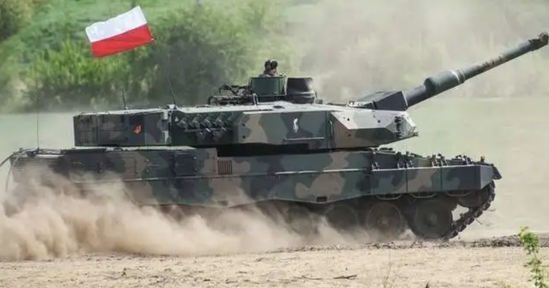 波蘭陸軍由豹-2A4 升級改裝的豹=2 PL 主戰坦克，為現今波蘭陸軍主力。   圖：翻攝自空天力量