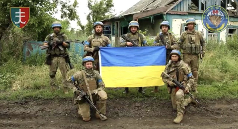 有關烏克蘭大反攻的最新捷報，烏克蘭目前已經解放了頓內茨克地區的村莊斯托羅熱夫（Storozheva）。   圖：翻攝自推特帳號 @NOELreports