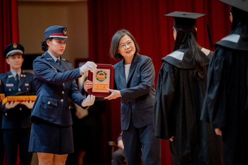 總統蔡英文13日上午出席「中央警察大學112年聯合畢業典禮」（資料照片）   圖：總統府提供