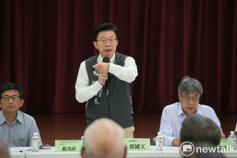 立委郭國文邀請農委會、農糧署與台南市農業局與農民代表舉行座談會，針對硬質玉米天然災害救助的認定標準問題進行討論。   圖：黃博郎／攝