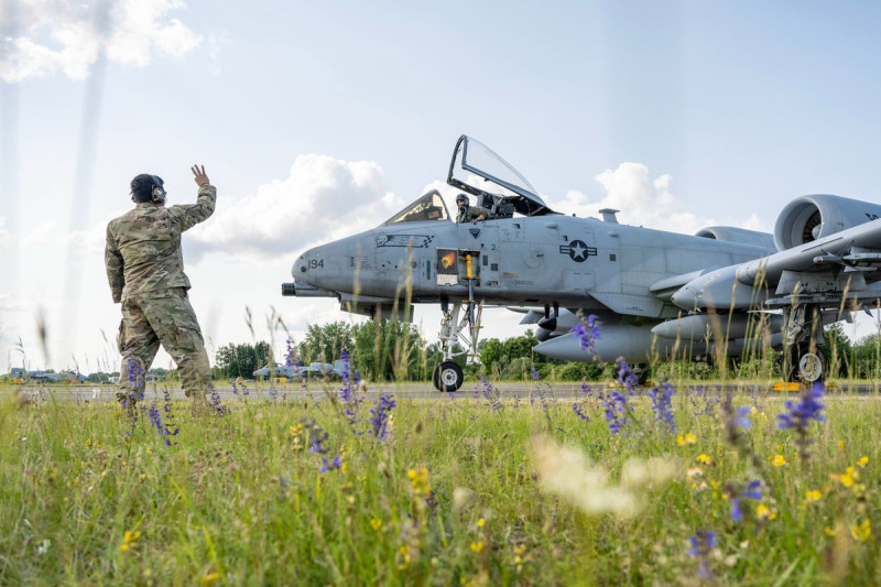 北約自12至23日進行史上最大規模聯合空中軍事演習，美國參演部隊主要由美國空軍國民警衛隊2000名官士組成，動用包括F-35在內約100架戰機。圖為A-10攻擊機。   圖：翻攝@NATO_AIRCOM推特