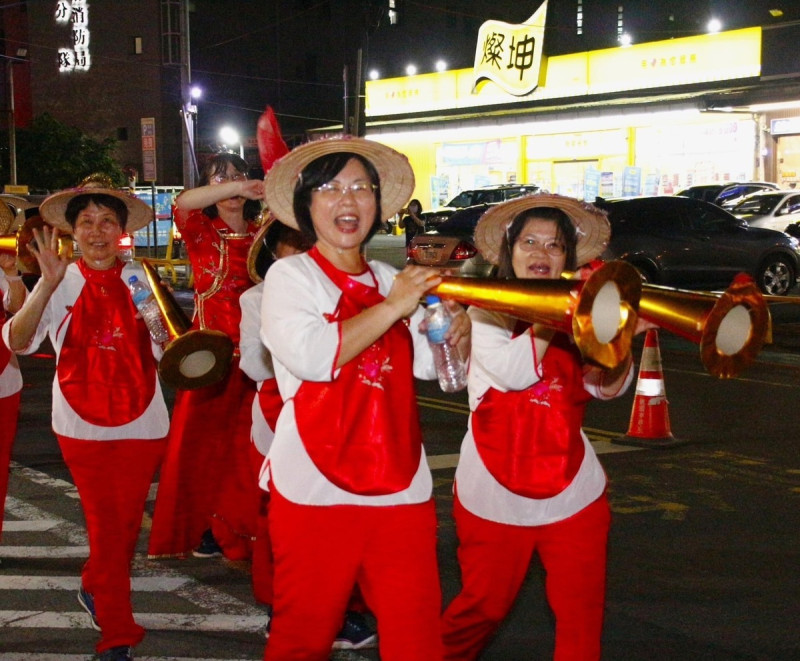 今年桃園閩南文化節由《藝閣VS踩街》揭開活動序幕。   圖：桃園市文化局／提供