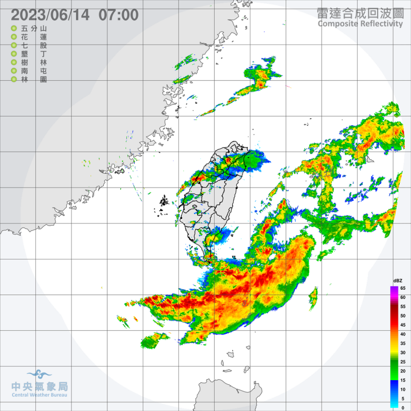 滯留鋒面位於台灣南部至巴士海峽，中央氣象局長鄭明典指出，今天台灣上空大氣還是很不穩定，仍會有午後對流發展。   圖：中央氣象局／提供