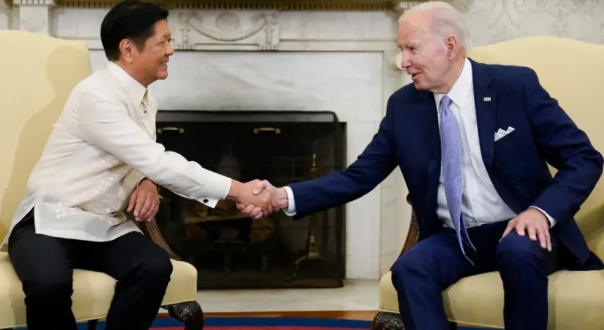 5 月 4 日，馬可仕訪問華盛頓，與美國總統拜登討論《美菲共同防務協議》，希望美國力挺菲律賓在南海的主權。   圖 : 翻攝自排頭國際站