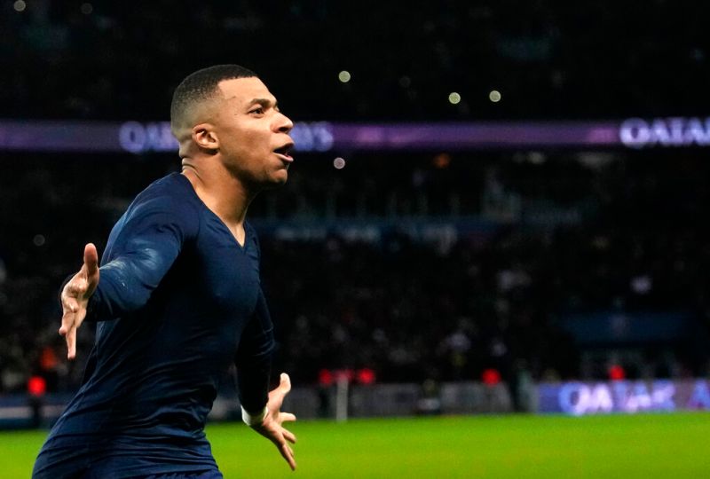 巴黎聖日耳曼球星姆巴佩(Kylian Mbappe)表態自己想要留在球隊。   圖／美聯社／達志影像