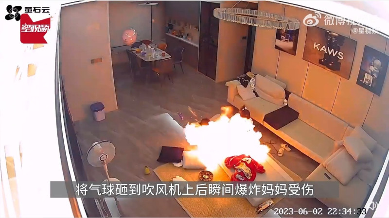 中國「微博」傳廣東省揭陽市一個小朋友用氣球砸向正在使用吹風機的母親，結果意外爆燃，使女子嚴重燒傷。   圖：中國微博截圖