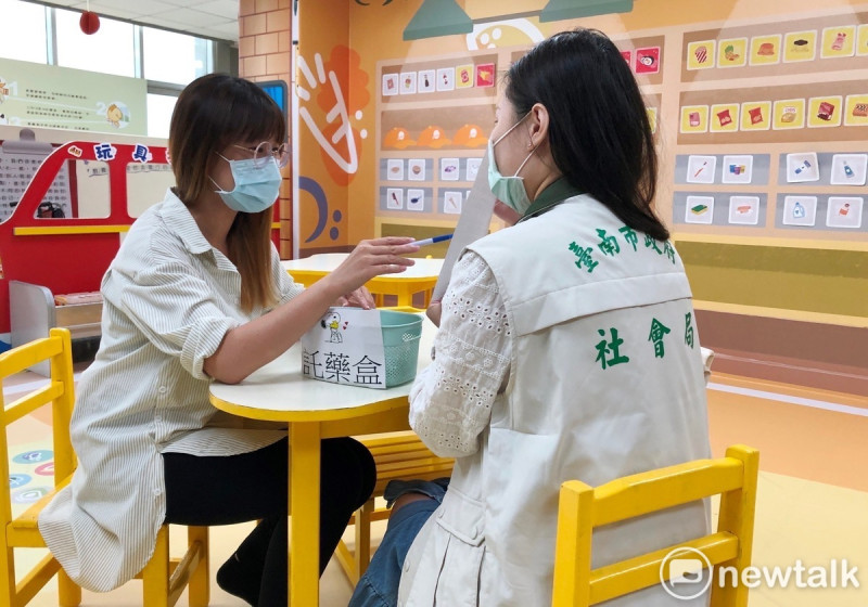 社會局與教育局近期仍持續對各管轄幼兒園、托嬰中心及居家保母進行無預警稽查，並特別關注幼童用藥安全。   圖：台南市政府提供