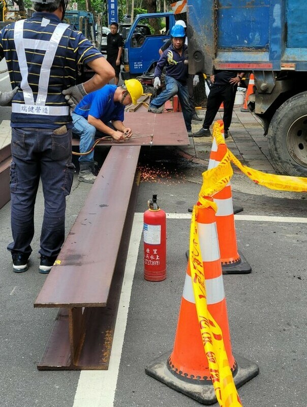 台北市政府表示，雖未造成傷亡，但技師判斷建物有結構安全疑慮，已疏散5戶16人。   圖：台北市政府提供