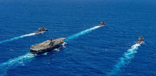 美國航空母艦「雷根號」及其航艦打擊群 18 日在結束「 2023 年全球大規模演習」後駛入南海，預備前往越南。   圖 : 翻攝自《單手搓核彈》