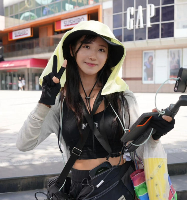 南韓知名實況主「企鵝妹」昨日終於完成為期一個半月的台灣環島之旅。   圖：翻攝自IG＠yyj0728