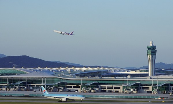 於2001年3月正式啟用的仁川國際機場，是韓國境內最大的機場，擔任著大韓民國國境門戶的重要角色。   圖：旅奇週刊提供