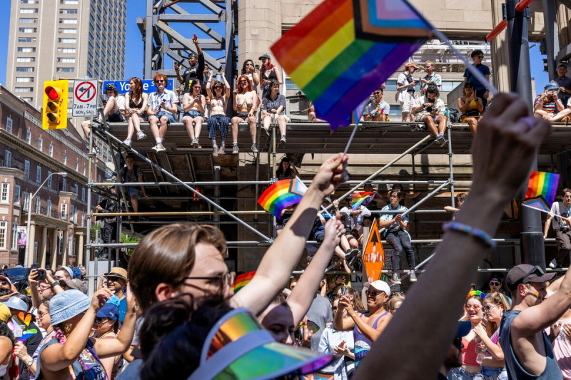 近期多倫多舉辦了一場盛大的驕傲遊行，該遊行目的是支持 LGBT 族群權利。   圖：達志影像/路透社