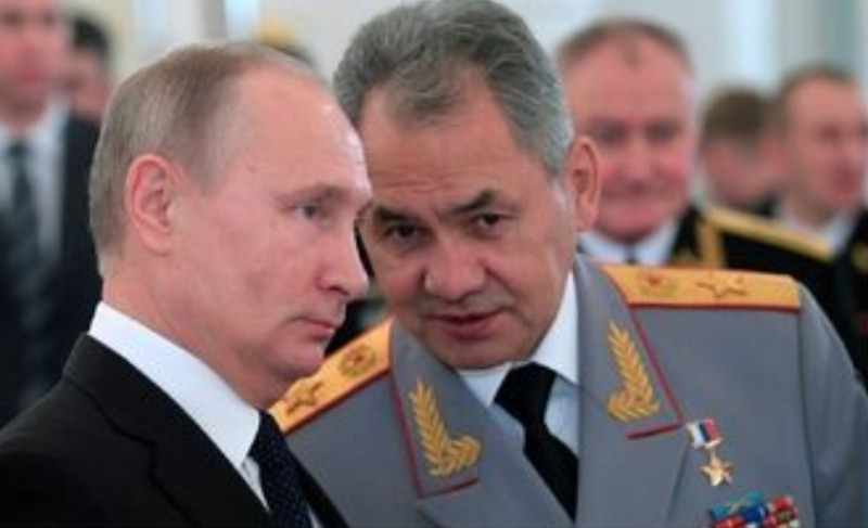 據傳，俄羅斯總統普丁（左）決議，將國防部長紹伊古（右）轉調副總理，被解讀是向瓦格納首腦普里戈金低頭。   圖 : 翻攝自@Norreports推特