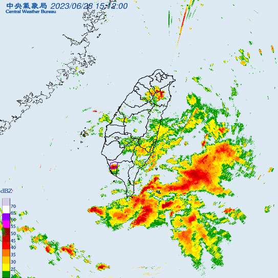 受到午後對流雲系影響，今日氣象局對高雄市發布大雷雨即時訊息。   圖：翻攝自中央氣象局網站