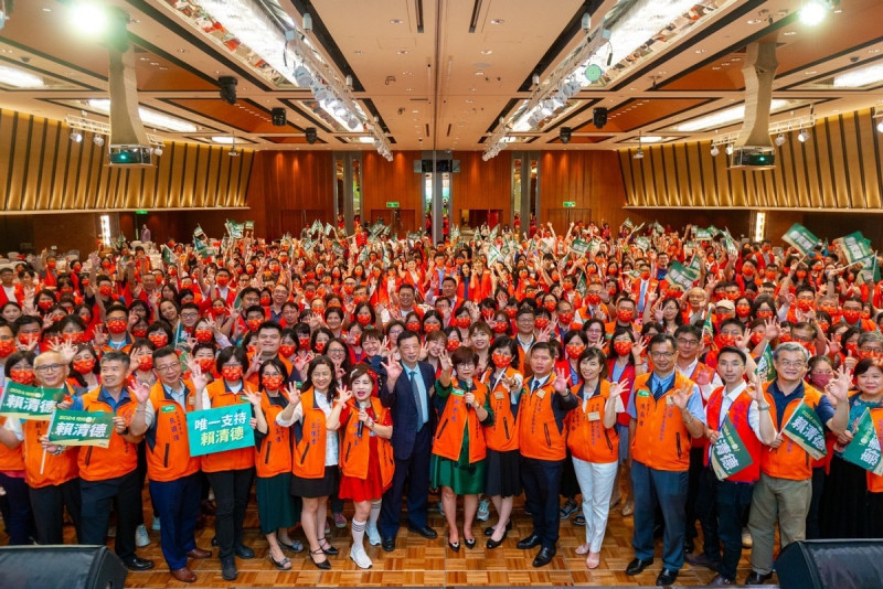 全國記帳士信賴台灣後援會28日下午成立，吸引來自全台各縣市500人參加。   圖：民進黨提供