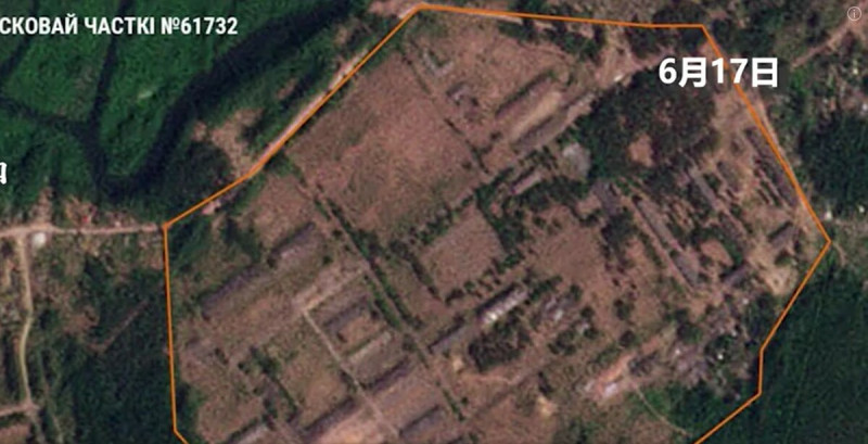 一張最新衛星圖像顯示，白俄羅斯首都明斯克東南部 90 公里外的奧斯波維奇鎮，有一處村莊空地正在修建營地，極有可能是供瓦格納集團使用。   圖：翻攝自海客軍事