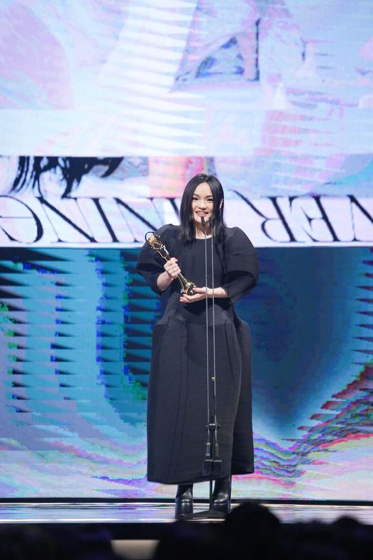 第34屆金曲獎頒獎典禮，歌手徐佳瑩摘最佳作曲人獎，感動落淚。   圖：翻攝自金曲ＧＭＡ粉專