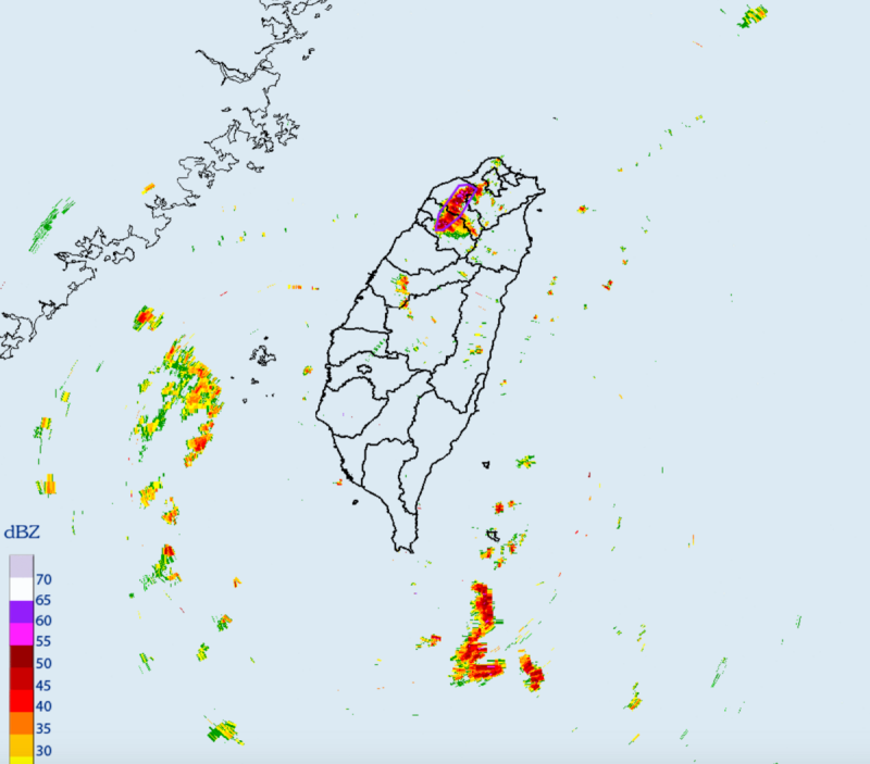 氣象局特別針對「新北市、桃園市、新竹縣」發布大雷雨即時訊息，持續時間至15時30分止。   圖：翻攝自中央氣象局