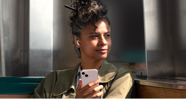 AirPods Pro將推出兩大健康檢測功能，監測使用者聽力、體溫。   圖：取自蘋果官網