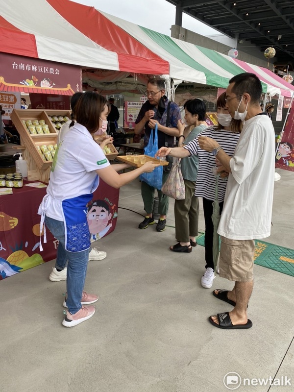 台南市政府表示，台南市政府於6月30日至7月2日在日本前橋市赤城驛站舉辦盛大的「台南祭」活動，連續3天吸引了5萬人次的參與，比預期多出2倍，銷售金額創逾140萬日圓，掀起前橋市「瘋台南」的熱潮。   圖：台南市政府提供