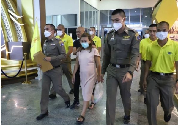 36 歲的泰國女嫌犯莎拉拉（Sararat Rangsiwuthaporn）涉嫌用氰化物毒殺14人，將面臨多達 80 項刑事指控   圖 : 翻攝自推特