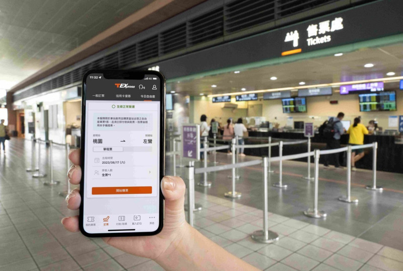 在台灣高鐵售票窗口、自動售票機或進站閘門等區域，開啟藍牙功能，可快速啟動T-EX行動購票App自由座購票新功能。   圖：台灣高鐵／提供