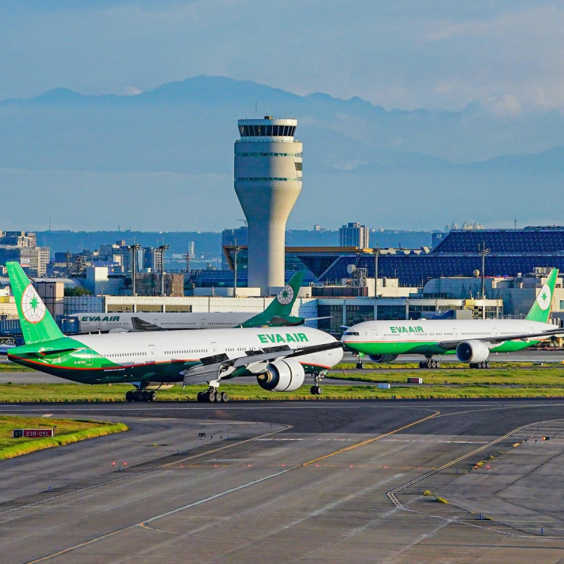 國內航線運價已達調降門檻，航空公司將自2023年8月1日起調降國內航線票價。   圖：取自桃園國際機場臉書