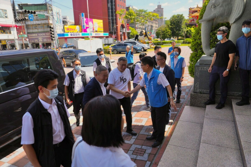 民眾黨總統參選人柯文哲今前往彰化縣議會出席與運動員有約座談會。   圖：民眾黨 / 提供