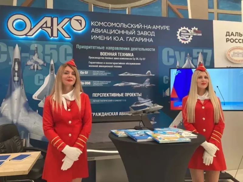 俄羅斯聯合航空製造公司（OAK），在一場防務展覽上展示新一代蘇– 75「絕殺」戰機。   圖：畫面翻攝自騰訊網／《軍武次位面》
