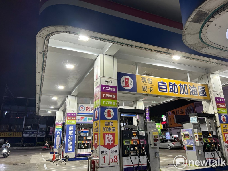台灣中油公司自明(10)日凌晨零時起汽、柴油各調漲0.3元及0.2元。   圖：林岑韋／攝