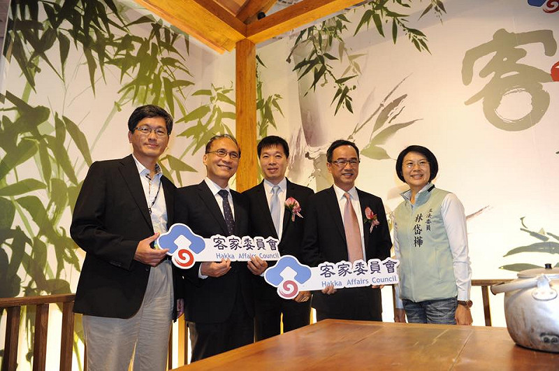 南台灣最大的旅展盛會「高雄市旅行公會國際旅展」，今（19）日起一連4天在高雄展覽館舉行。行政院長林全今天出席開幕活動。   圖：行政院/提供