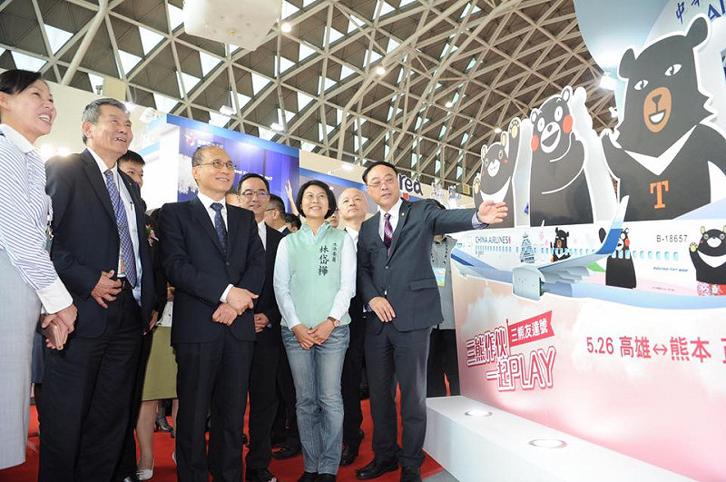 南台灣最大的旅展盛會「高雄市旅行公會國際旅展」，今（19）日起一連4天在高雄展覽館舉行。行政院長林全今天出席開幕活動。   圖：行政院/提供