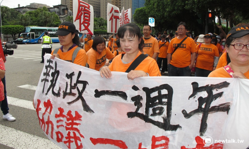 國道收費員自救會20日前往凱道抗議。   圖：林朝億/攝